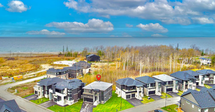 123 Jewel Street, Blue Mountains, ON, N0H 1J0