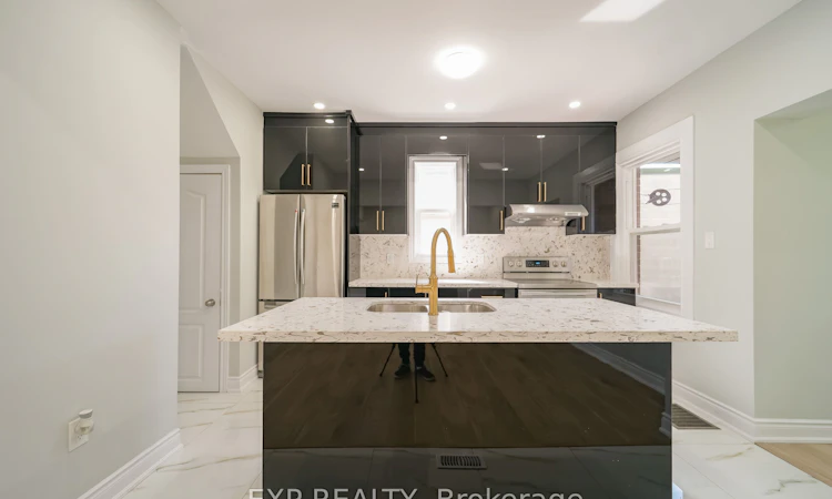 1509 Main Street E