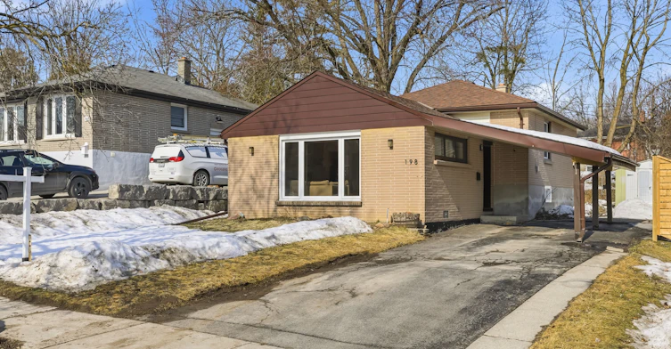 198 Shelbourne Street, Peterborough, ON, K9H 5K4