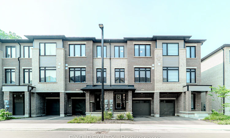 1207-585 Colborne Street