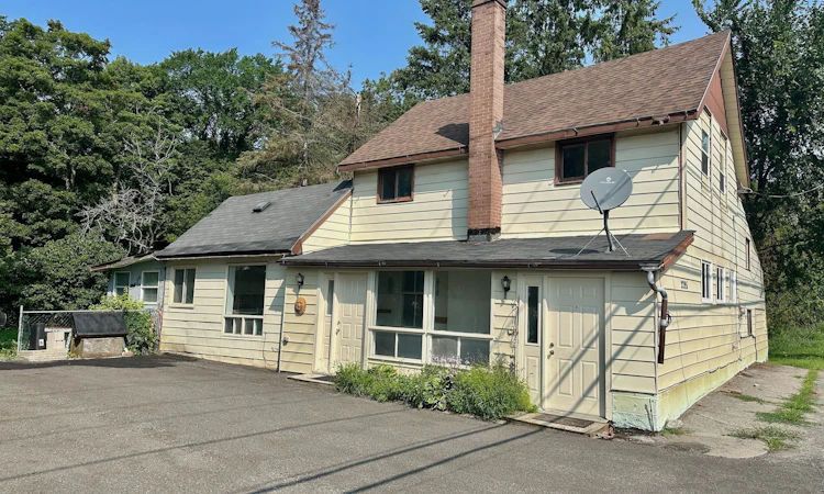 2295 Sydenham Road