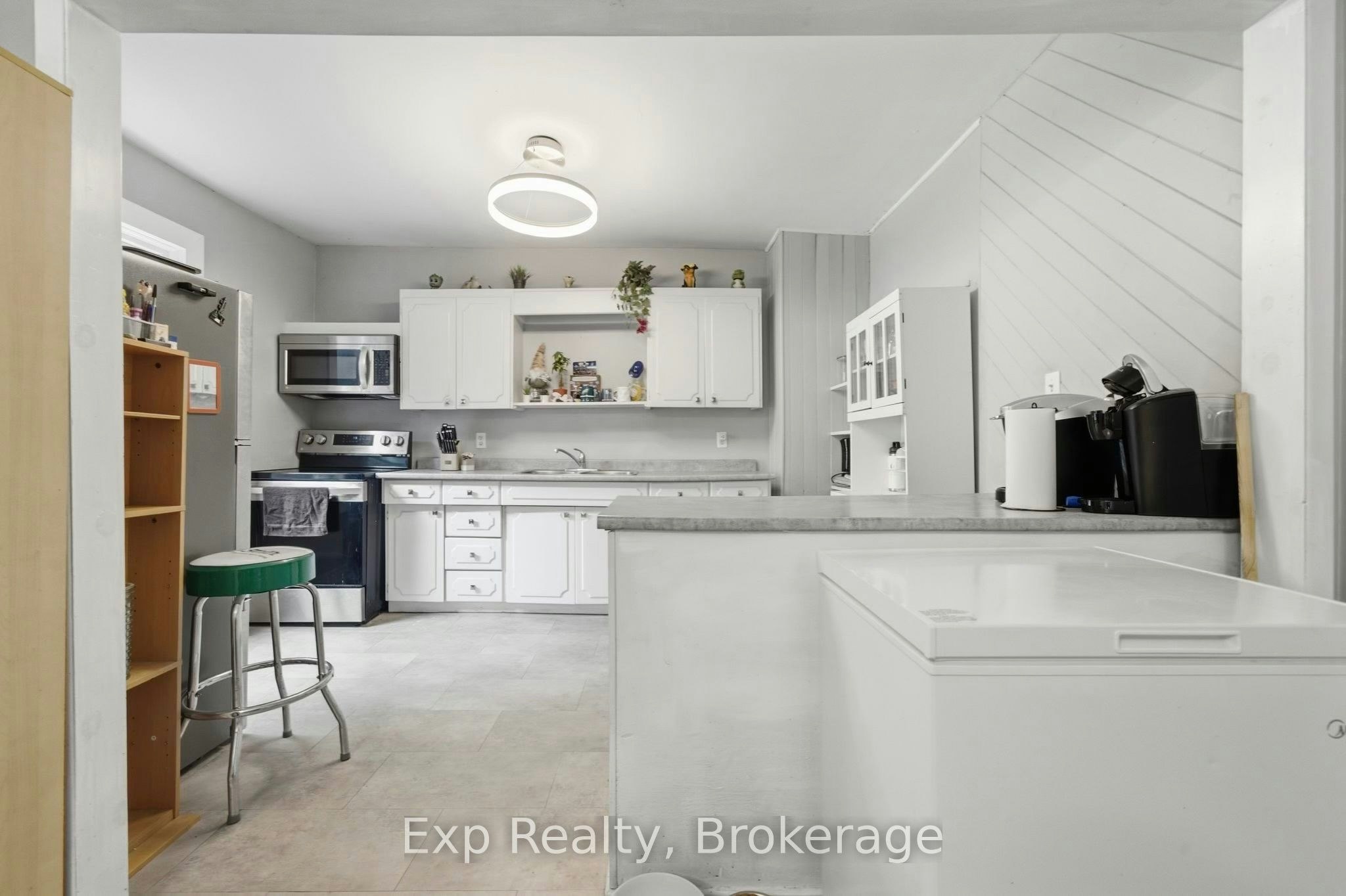 18 Charlotte Street, Belleville, ON, K8P 1E2