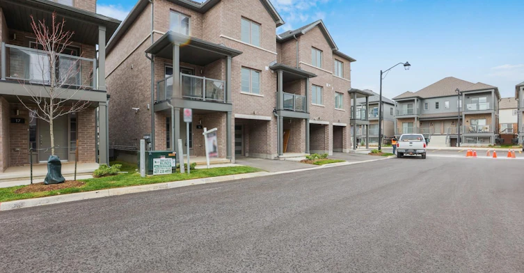 16-205 West Oak Trail, Kitchener, ON, N2R 1R4 - 2