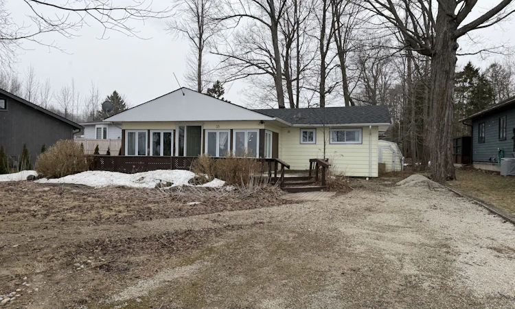 35 Lakeside Avenue