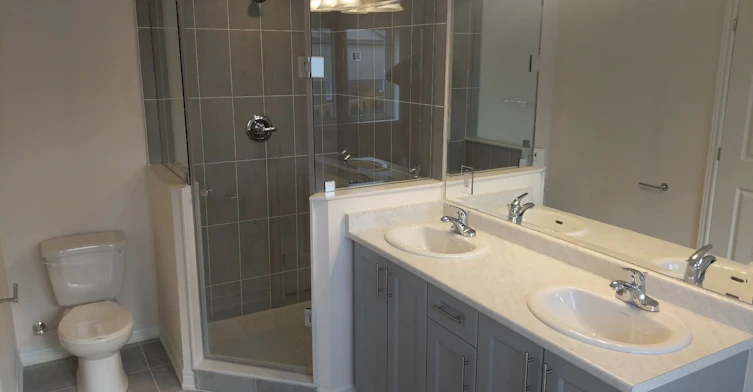 323 Raymond Road E, Hamilton, ON, L9K 0G8 - 9