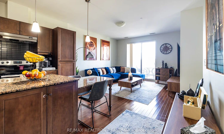 604-223 Erb Street W