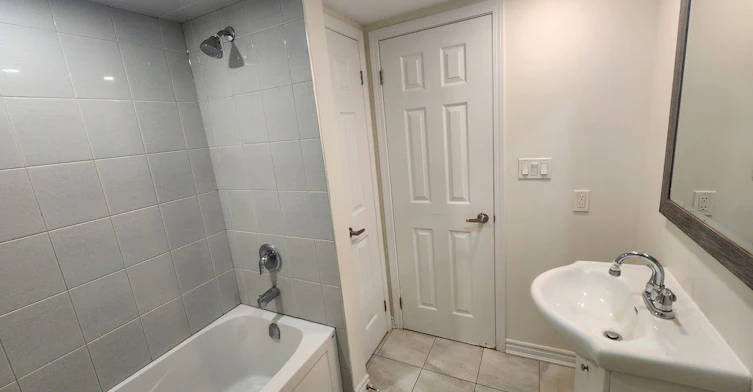 Lower-18 Greeningdon Drive, Hamilton, ON, L9A 3A7 - 11