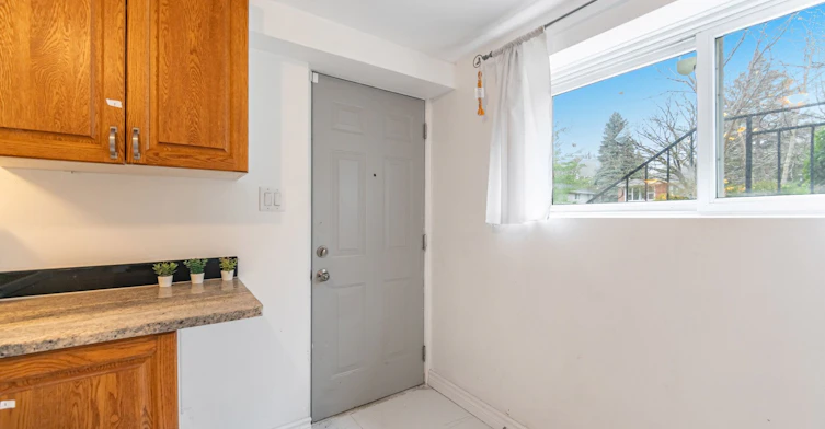 Main-406 Tamarack Drive, Waterloo, ON, N2L 4G6 - 2