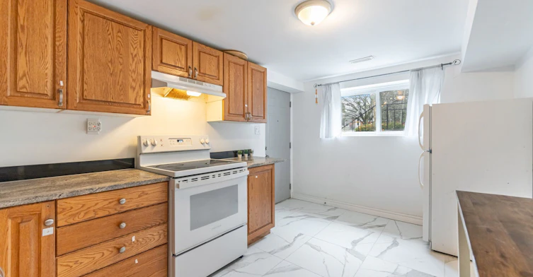 Main-406 Tamarack Drive, Waterloo, ON, N2L 4G6 - 12