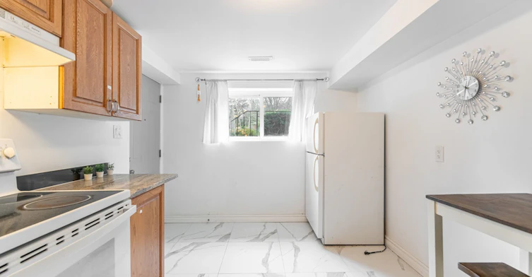 Main-406 Tamarack Drive, Waterloo, ON, N2L 4G6