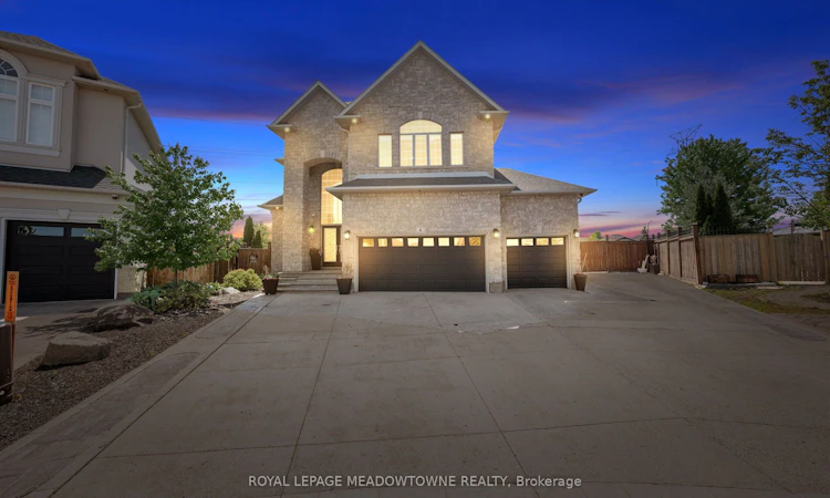 4 Playfair Court