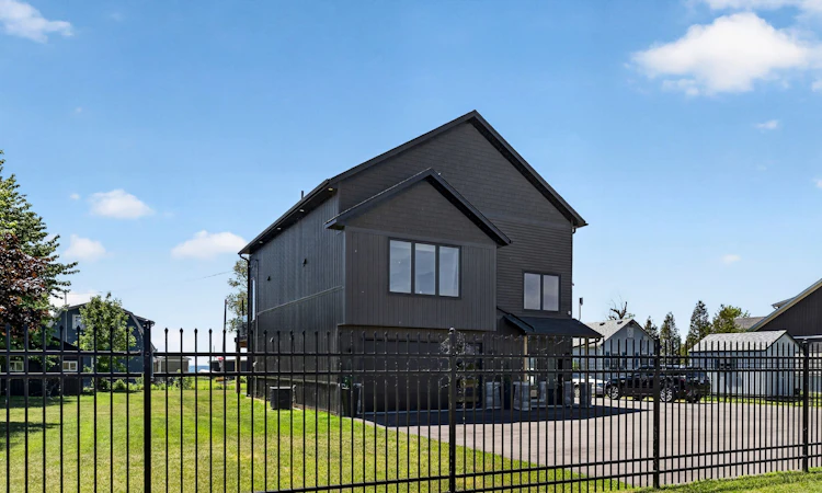3184 Lakeshore Road