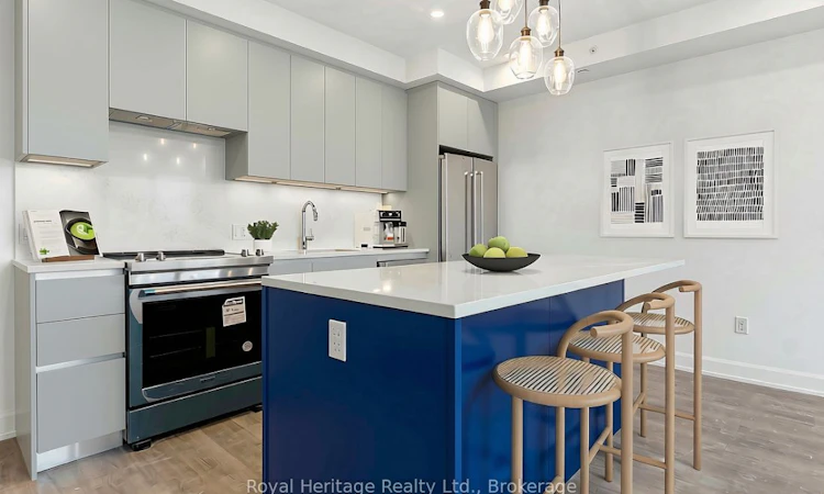 407-195 Hunter Street E