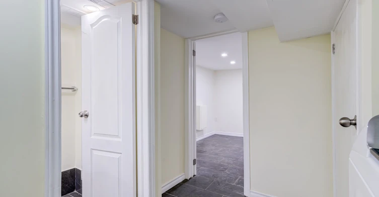 Bsmt-212 Wellington Street N, Hamilton, ON, L8L 5A5 - 11