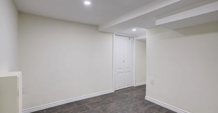 Bsmt-212 Wellington Street N, Hamilton, ON, L8L 5A5 - 12
