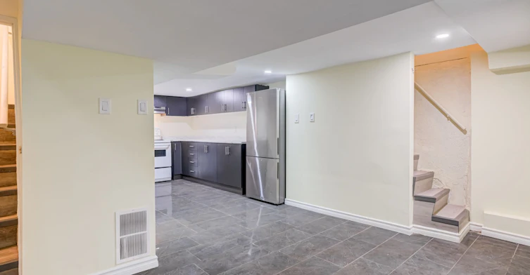 Bsmt-212 Wellington Street N, Hamilton, ON, L8L 5A5 - 5