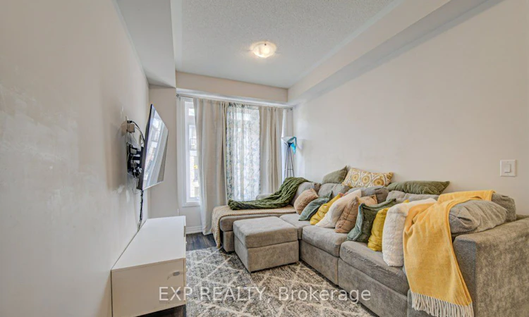 1302-585 Colborne Street E