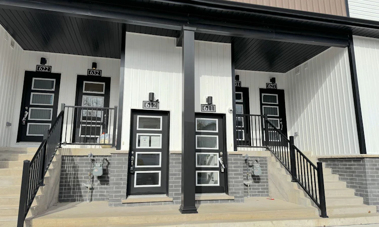 612-4263 Fourth Avenue