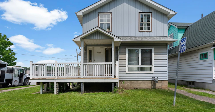 Upper-4124 Terrace Avenue W, Niagara Falls, ON, L2E 3J3