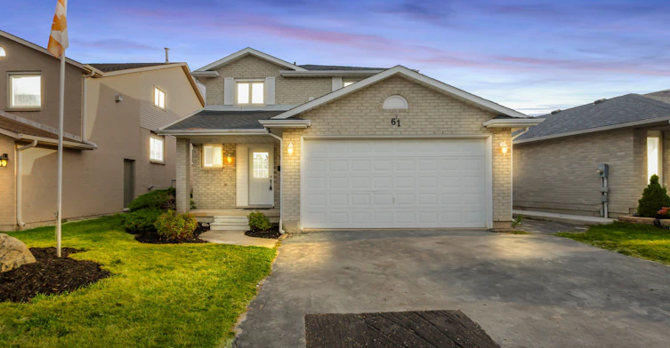 UPPER-61 Mistywood Drive, Hamilton, ON, L8J 2N7
