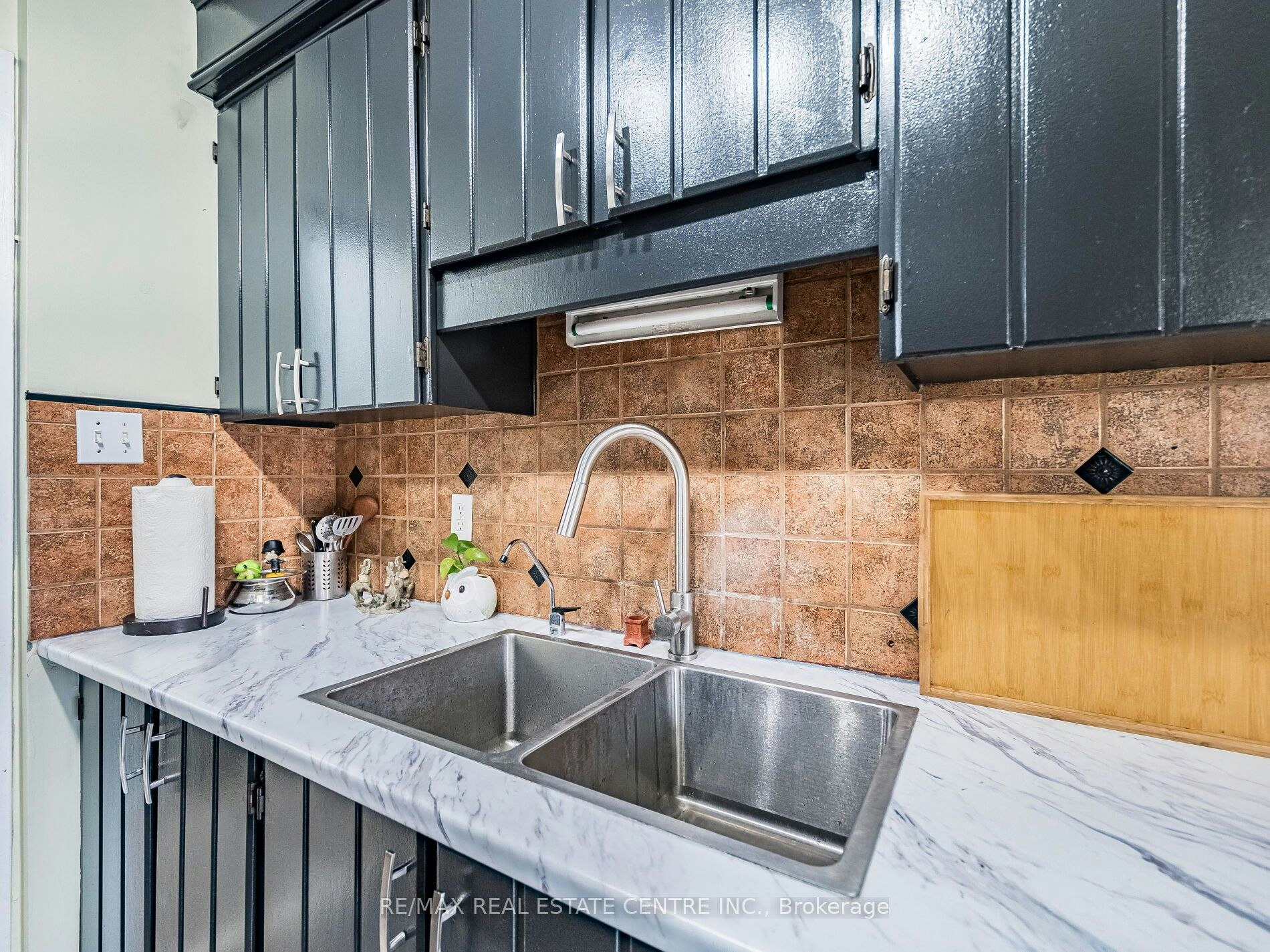 121-49 Rhonda Road, Guelph, ON, N1H 7A4 - 21
