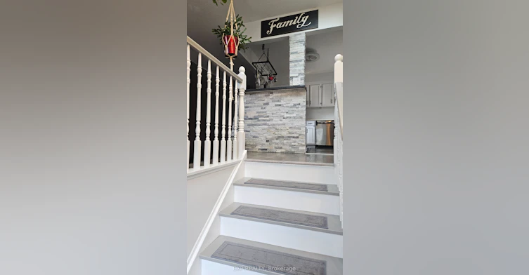 upper-64 Chapel Hill Crescent, Welland, ON, L3C 6G9 - 4