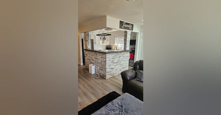 upper-64 Chapel Hill Crescent, Welland, ON, L3C 6G9 - 2