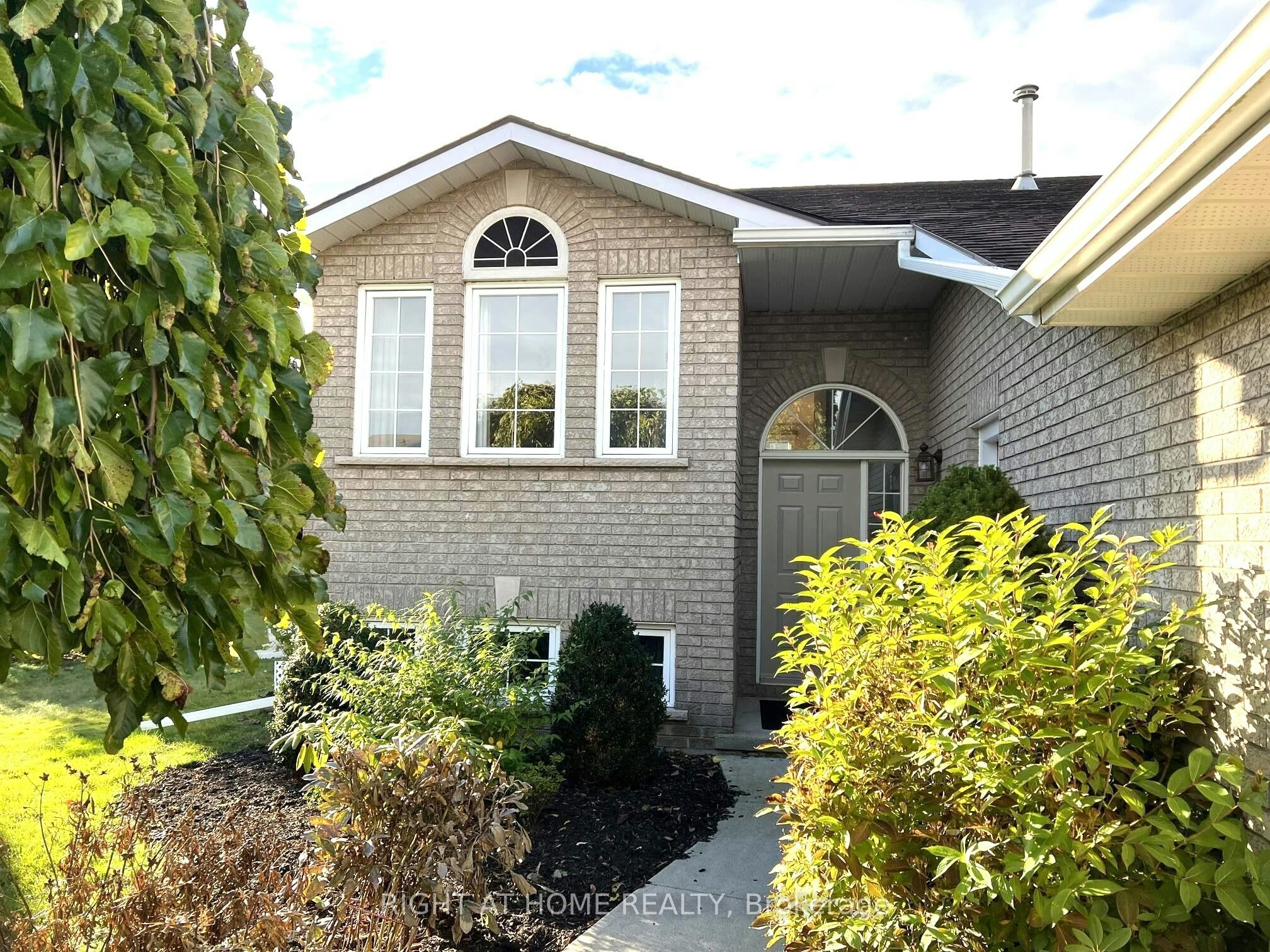 590 Arbour Crescent, Kingston, ON, K7M 8Y1 - 4