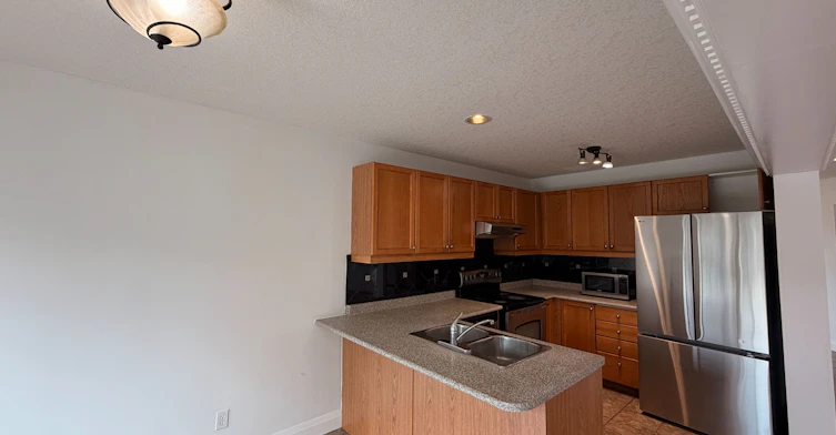 921 Windflower Place, Kitchener, ON, N2E 4B3 - 3