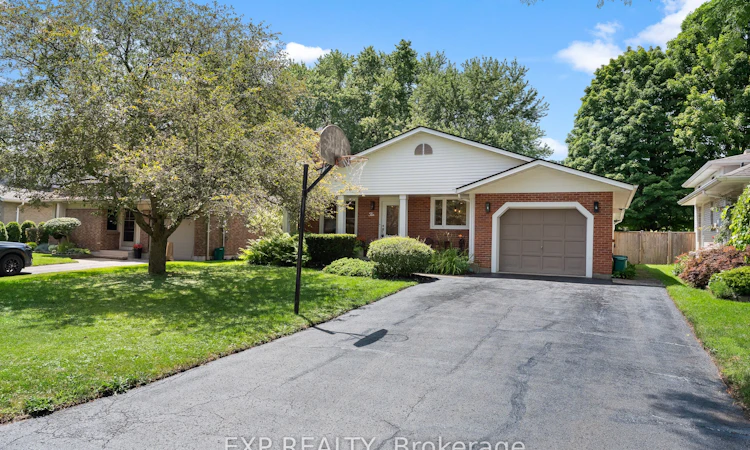 10 Brookbank Crescent