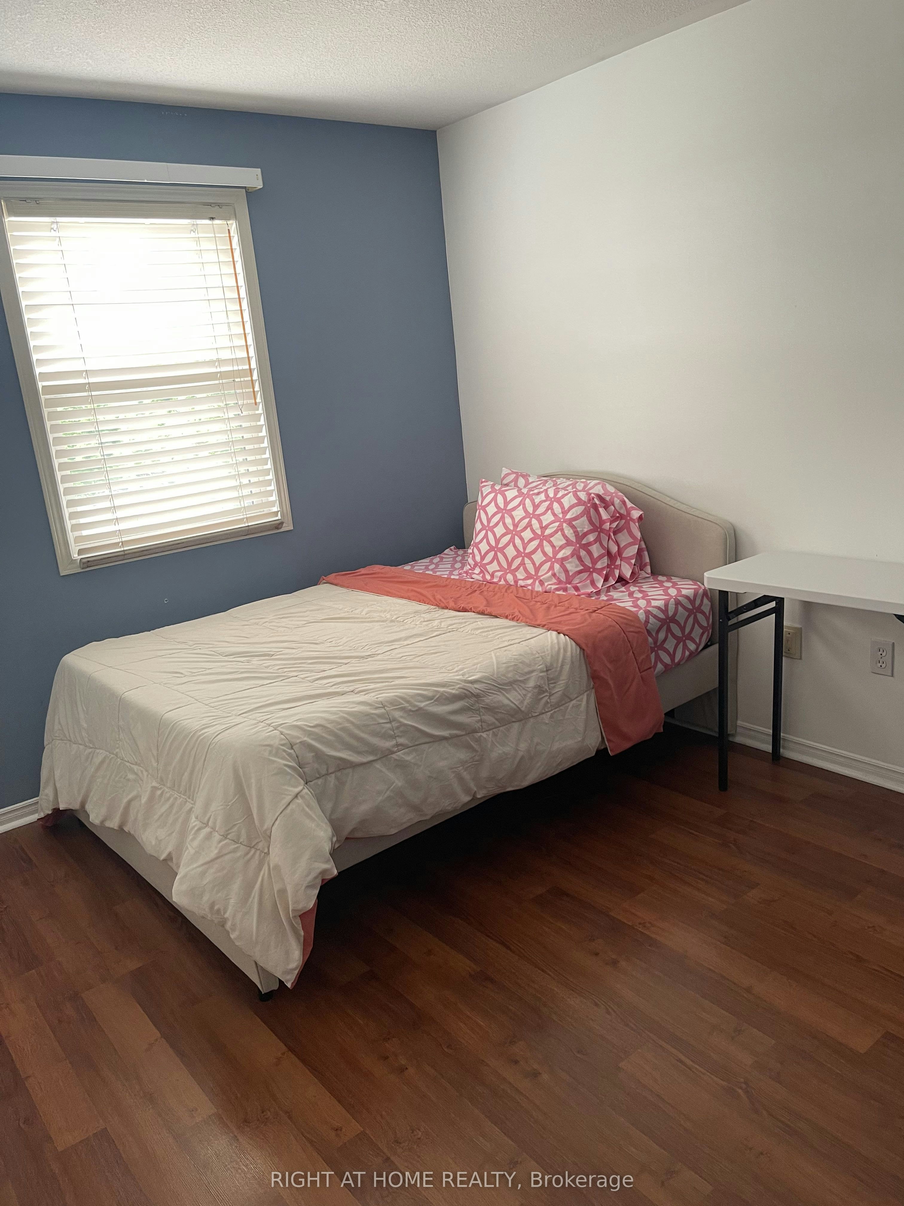 Room 1-33 Phair Crescent, London, ON, N5Z 5B5 - 9