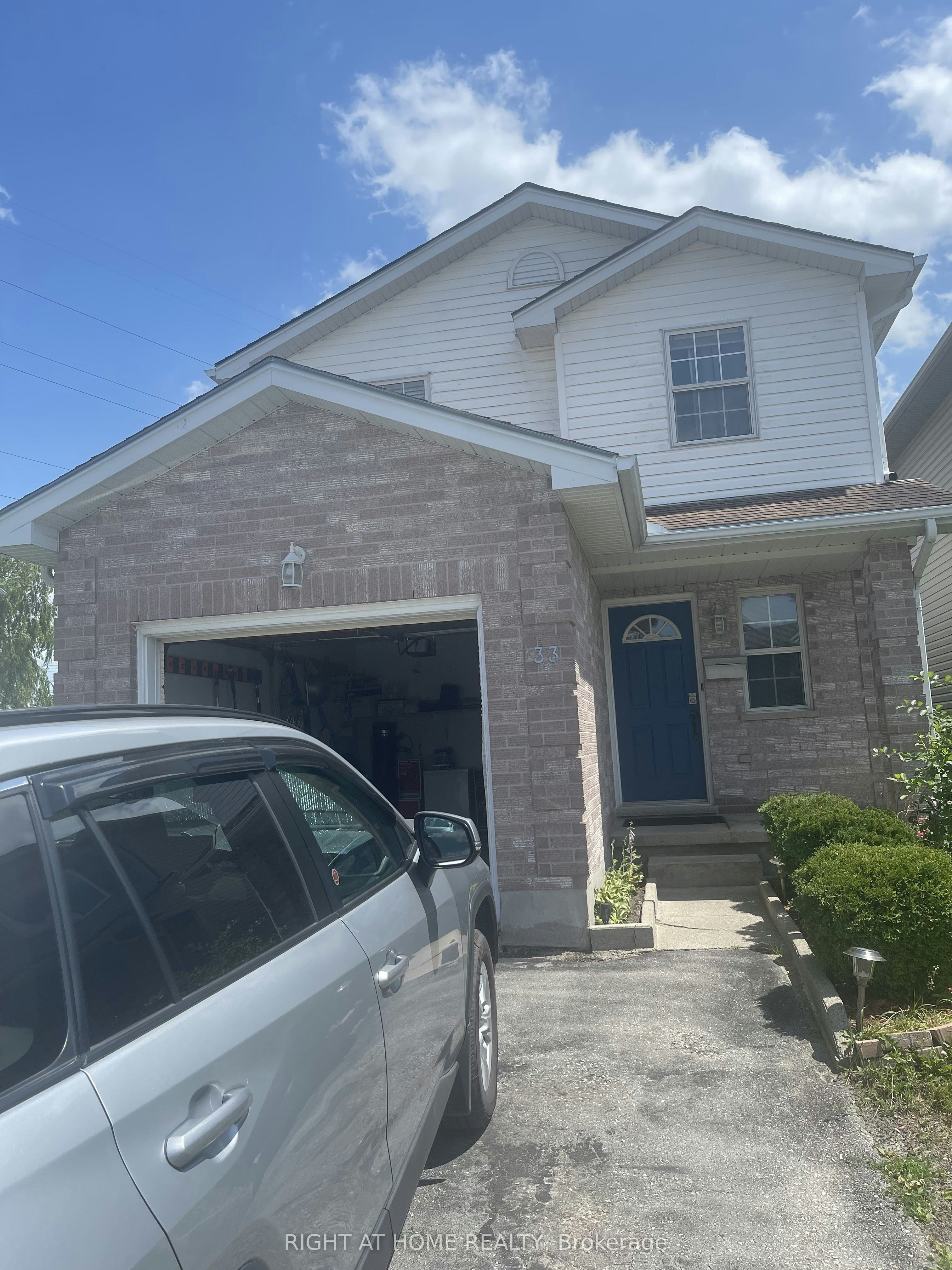 Room 1-33 Phair Crescent, London, ON, N5Z 5B5 - 2