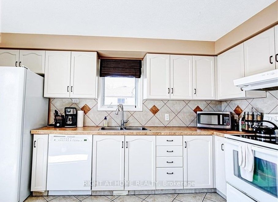 47 Jackson Court W, Welland, ON, L3C 7G2 - 3