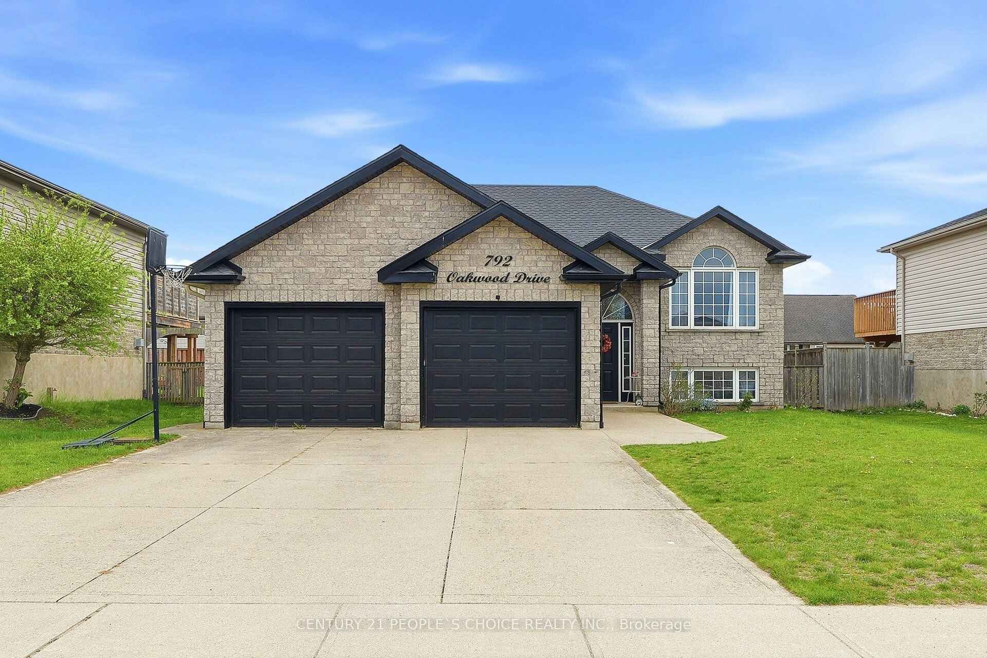 792 Oakwood Drive, Saugeen Shores, ON, N0H 2C4