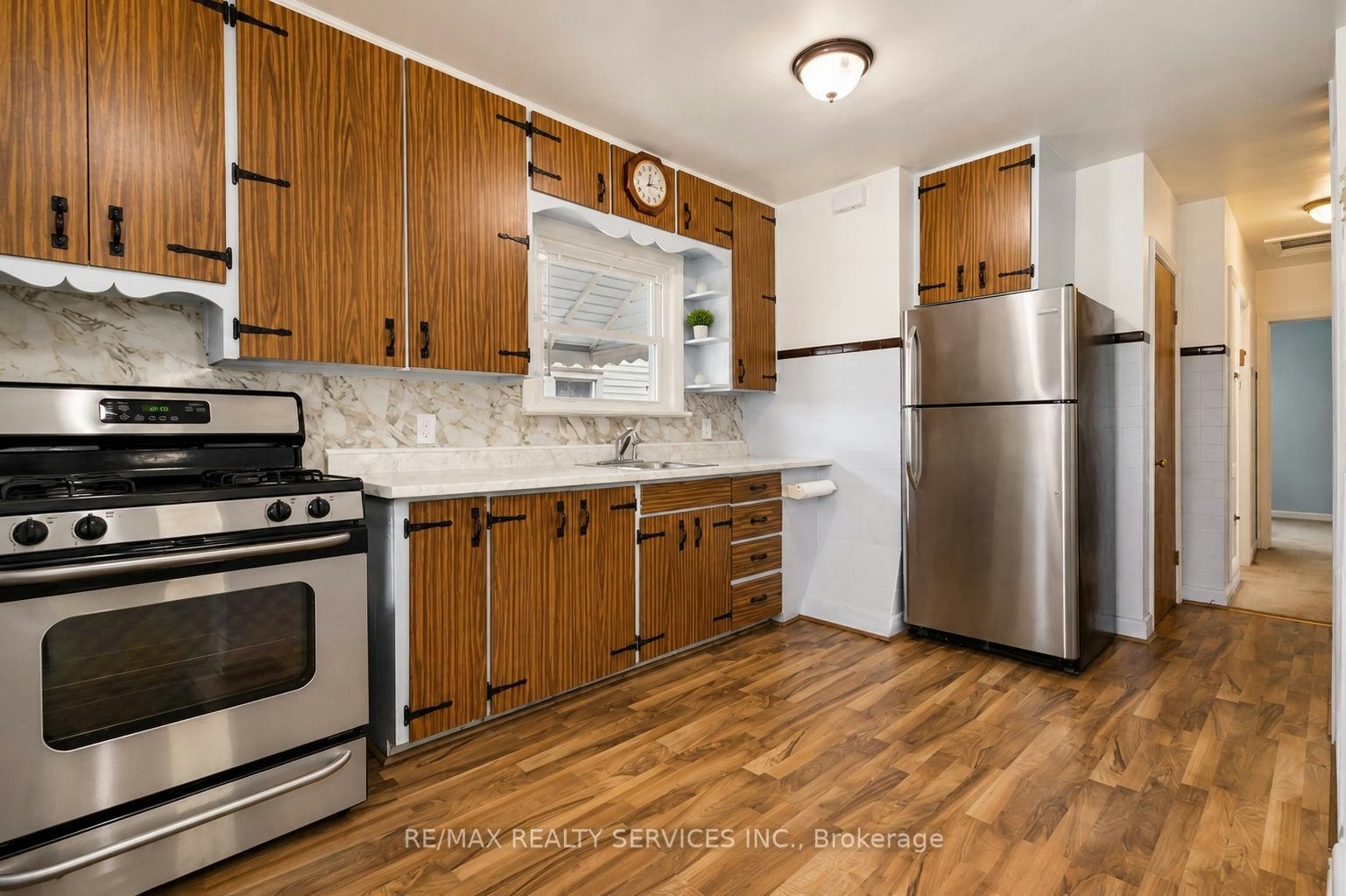 215 Highbury Avenue N, London, ON, N5Z 2W6 - 3