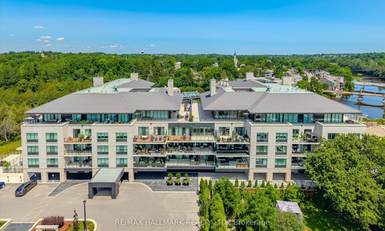 215-6523 Wellington 7 Road