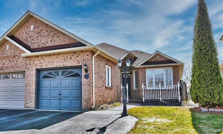 47 Jackson Court W