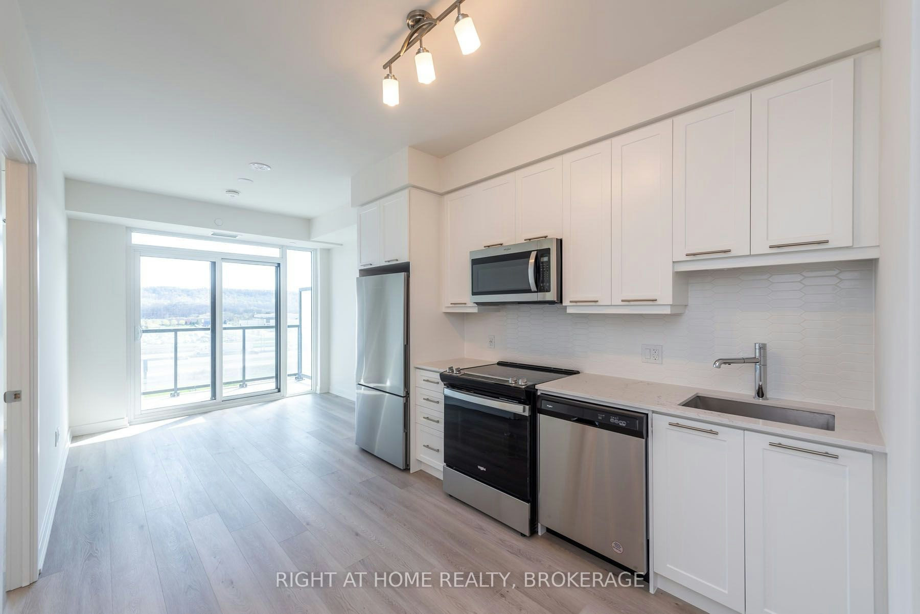 712-385 Winston Road, Grimsby, ON, L3M 0J2 - 5