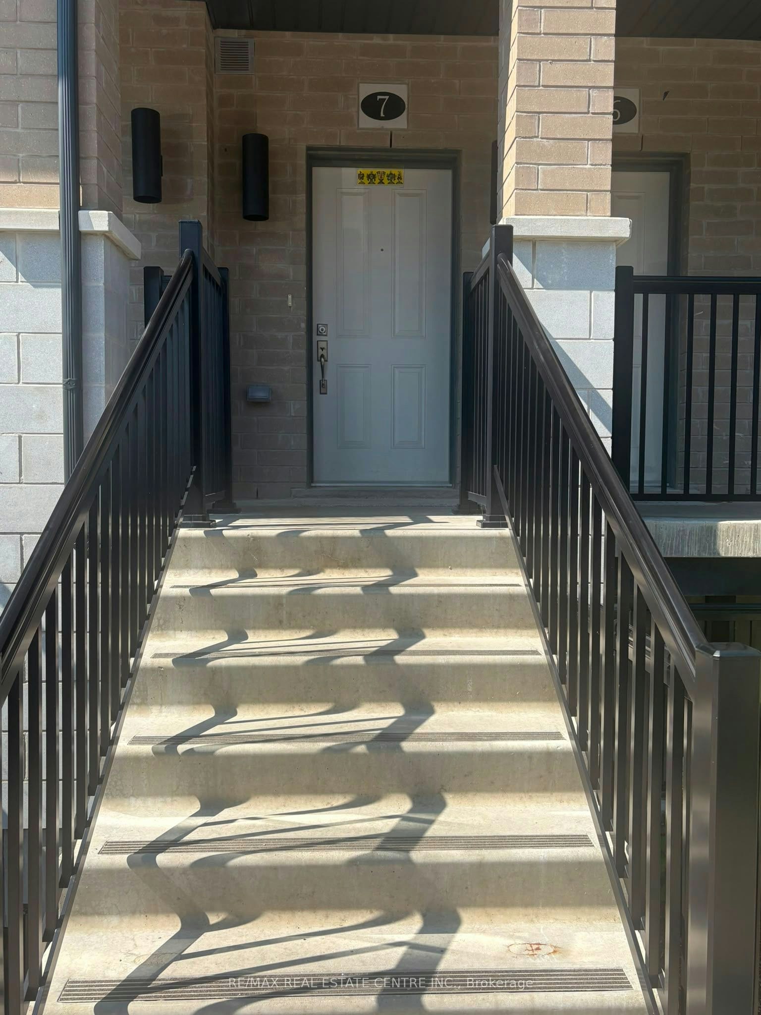 A7-25 Isherwood Avenue, Cambridge, ON, N1R 1B6 - 2