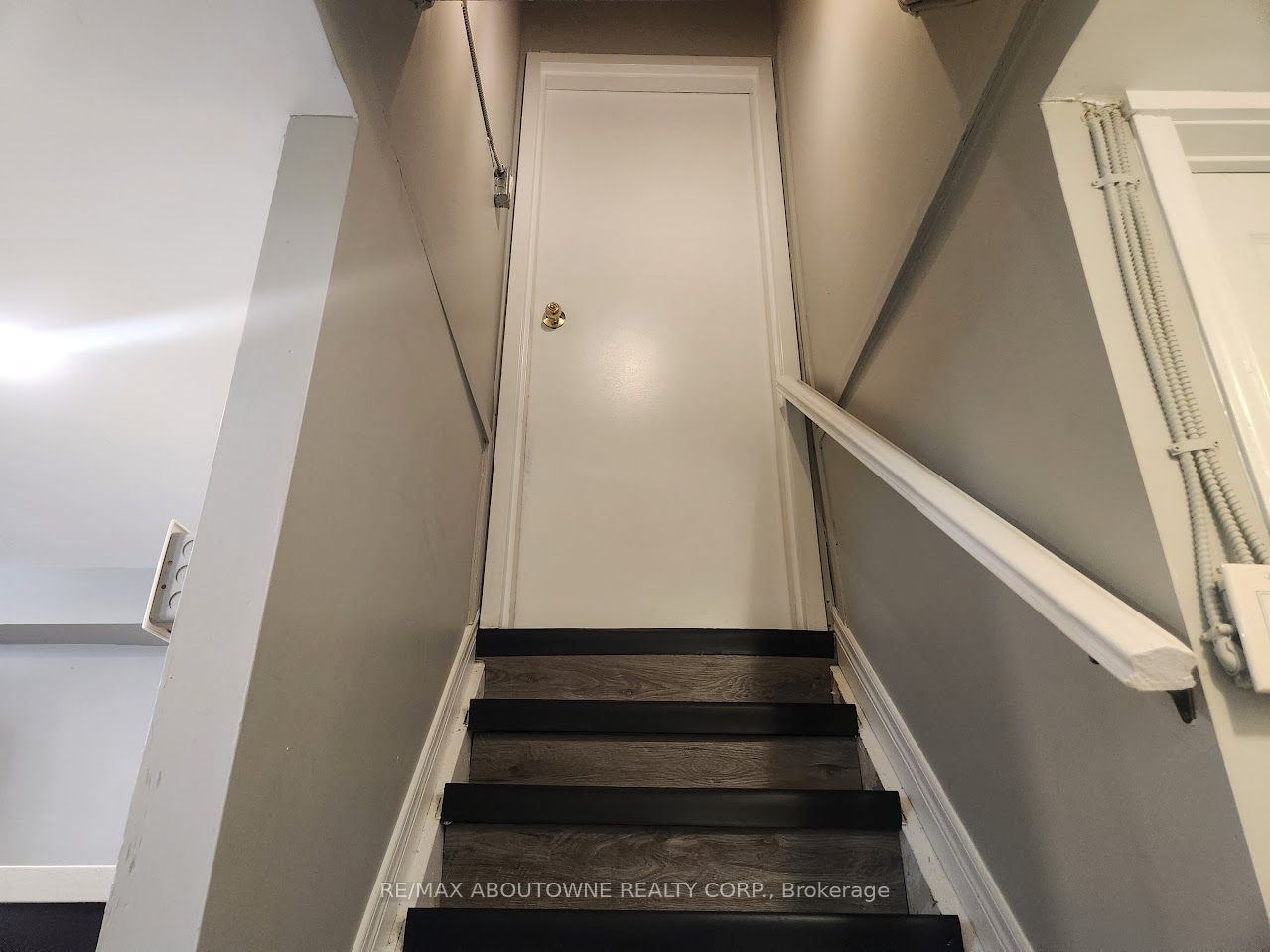 Lower-26 Grandfield Street, Hamilton, ON, L8T 2H2 - 3