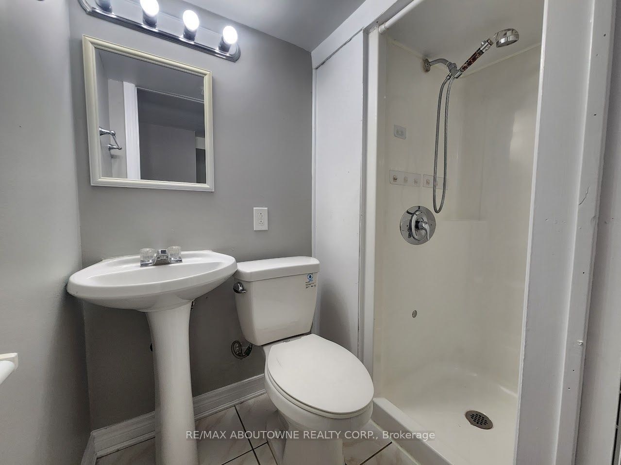 Lower-26 Grandfield Street, Hamilton, ON, L8T 2H2 - 12