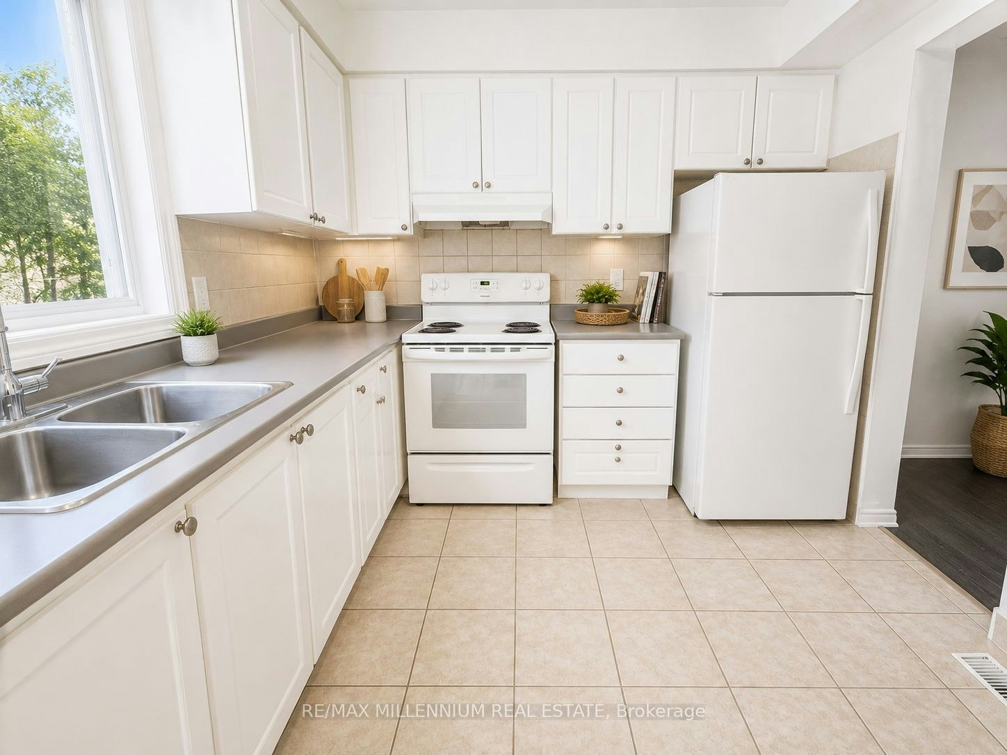 24-414 Stone Road, Guelph, ON, N1G 3E1