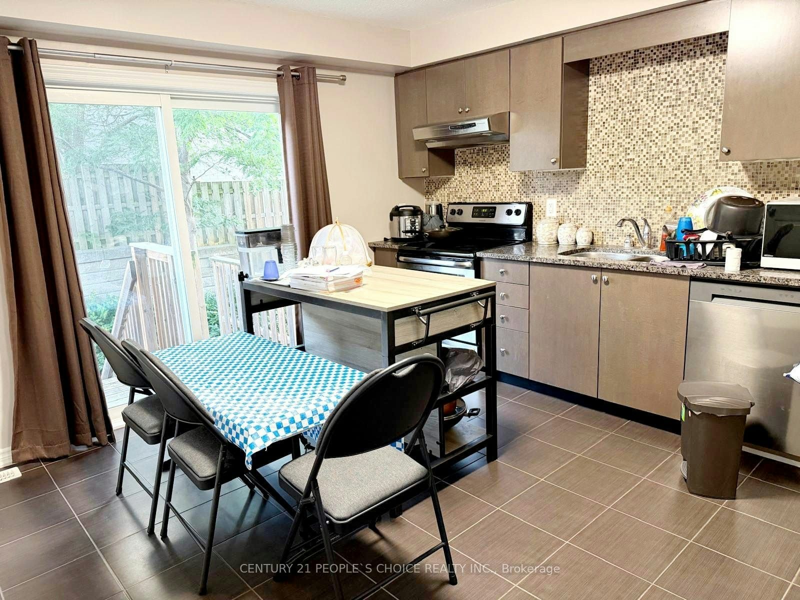 1-12 Poplar Drive, Cambridge, ON, N3C 0G4 - 4
