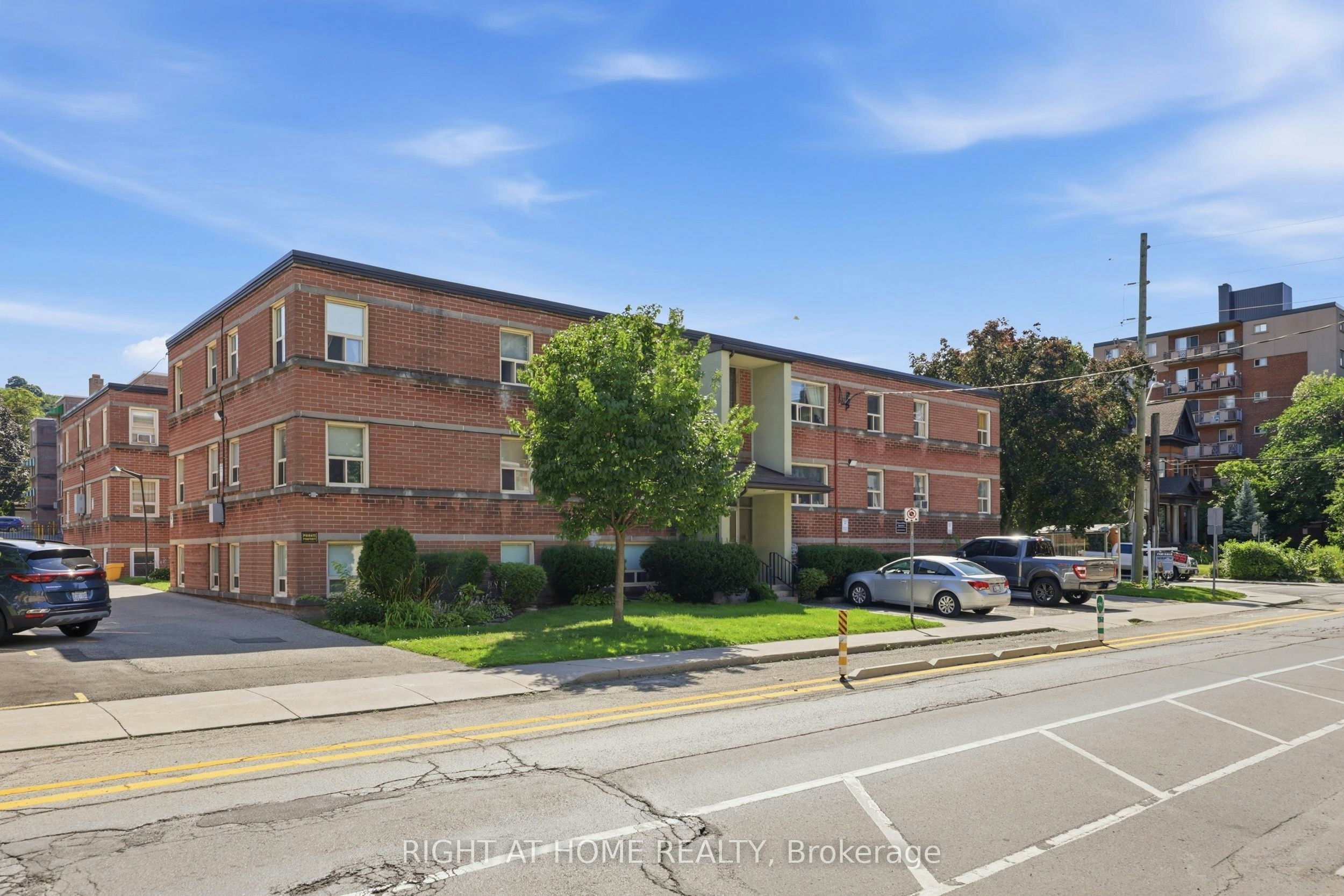 11-223 Macnab Street S, Hamilton, ON, L8P 3C9