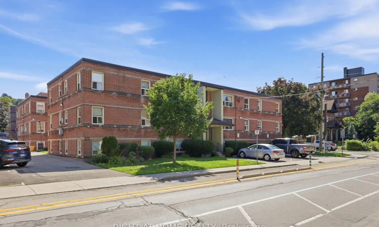 11-223 Macnab Street S