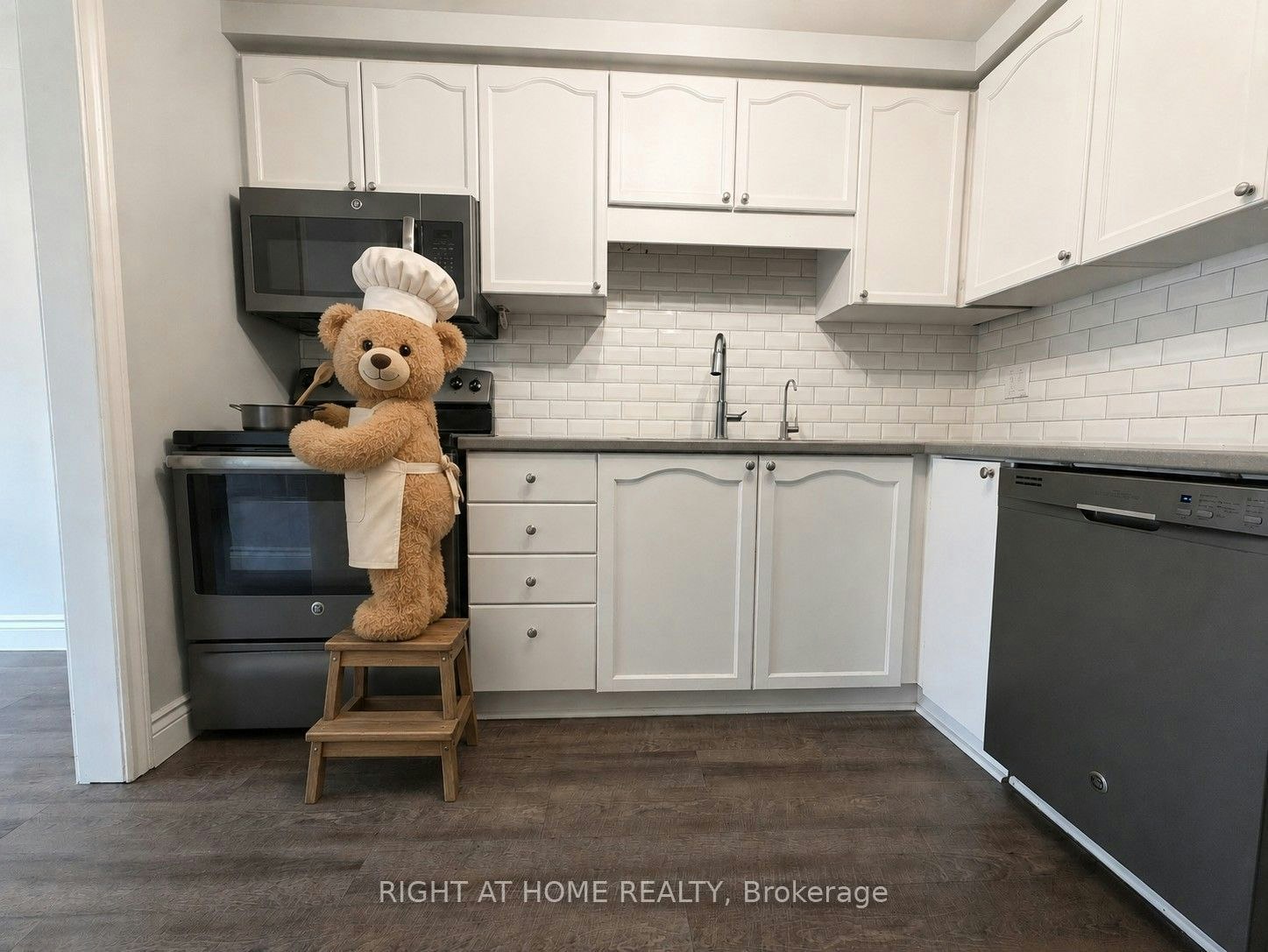 41 Edgemere Drive, Cambridge, ON, N1P 1A9 - 9