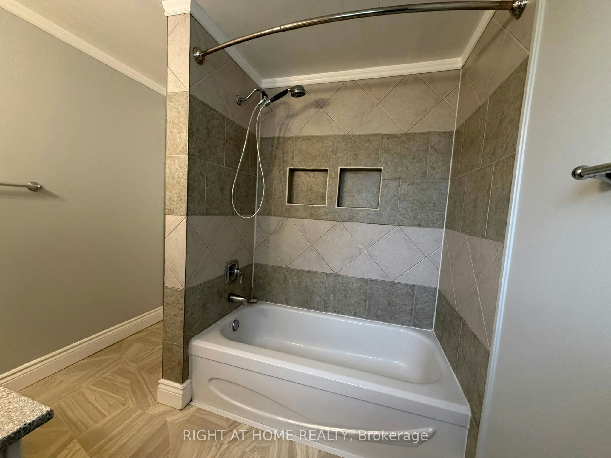 41 Edgemere Drive, Cambridge, ON, N1P 1A9 - 23