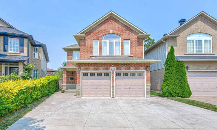 270 Springvalley Crescent