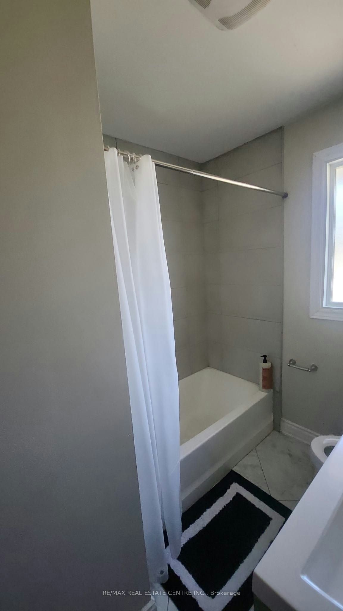 Upper Floor Only-364 East 14th Street, Hamilton, ON, L9A 4C4 - 23