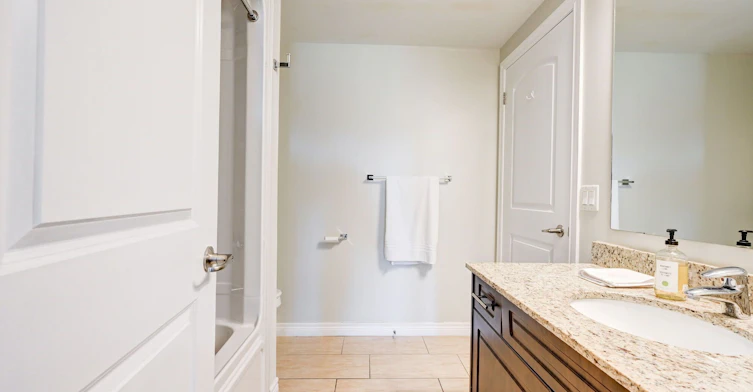 205-886 Golf Links Road, Hamilton, ON, L9K 1J8 - 7